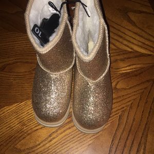 Little girl boots size 10 only gold